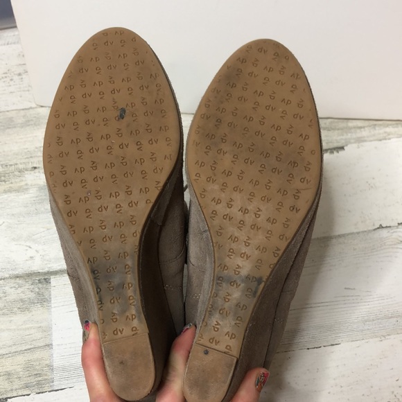 Dolce Vita Tan Beige Heeled Ankle Boots Wedge 9 Good Condition - Picture 5 of 11